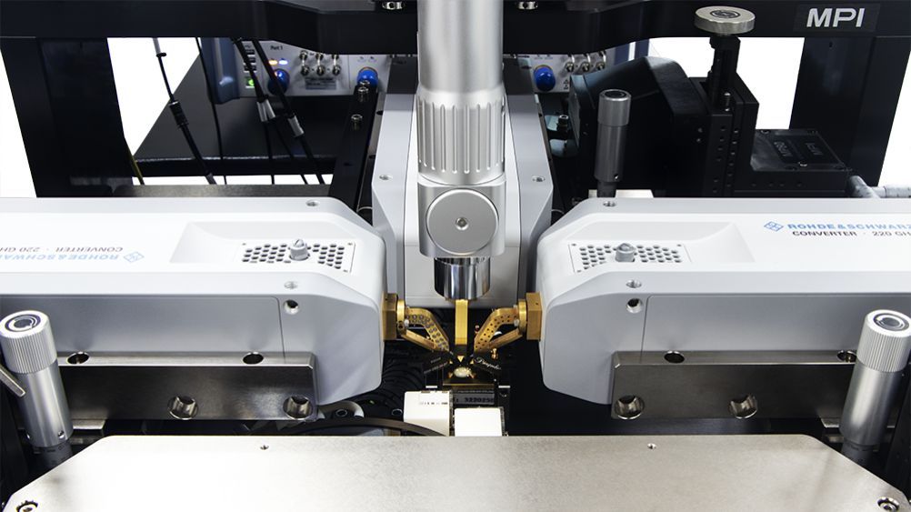 3-port on-wafer test with compact integration of Rohde & Schwarz frequency converters on MPI probe station. (©MPI Corporation)